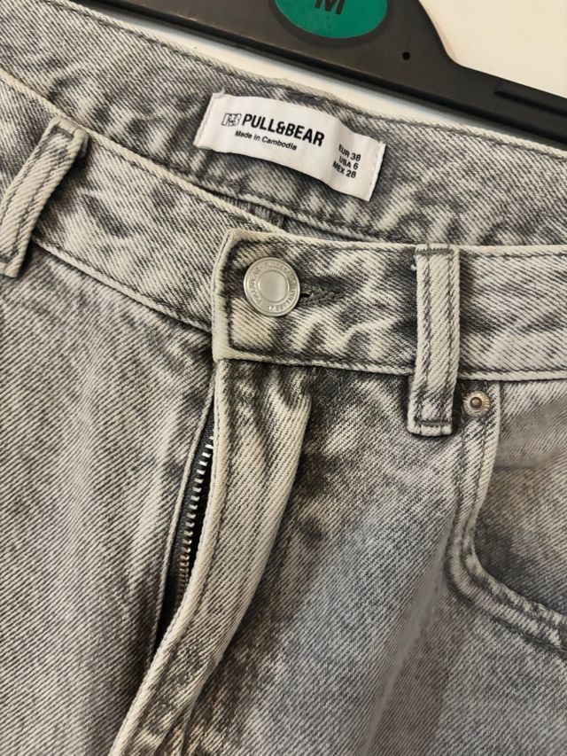 Pantalón ancho Pull&Bear gris desgastado