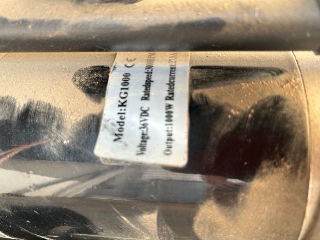 Quad eléctrico rosa y negro