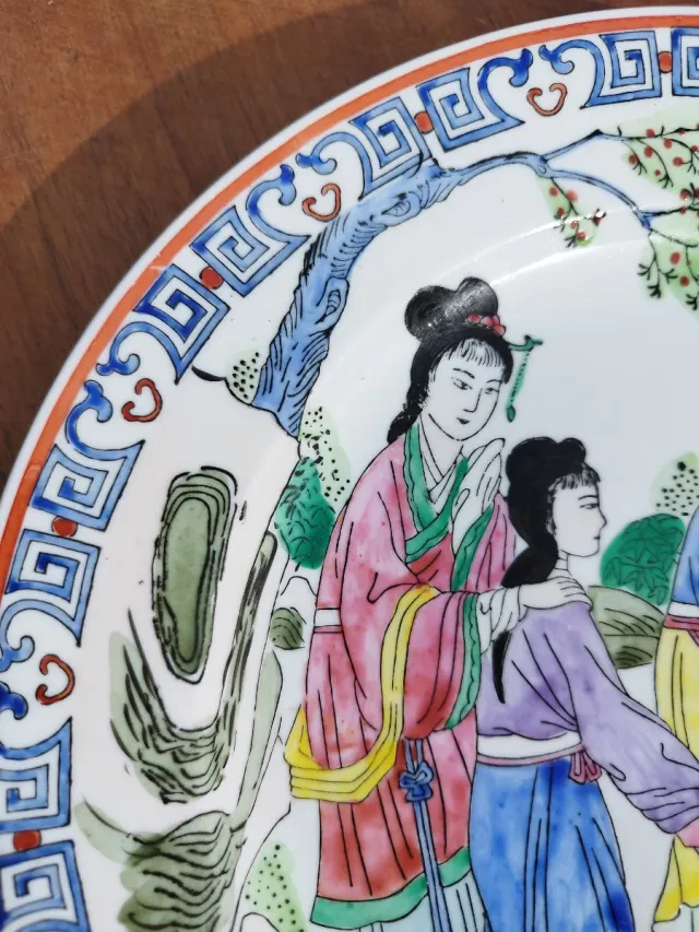 Piatto decorativo cinese in porcellana