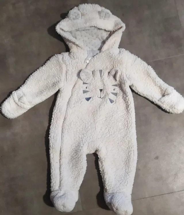 Buzo blanco unisex con capucha