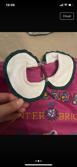 Maglia con colletto bianco e bordino