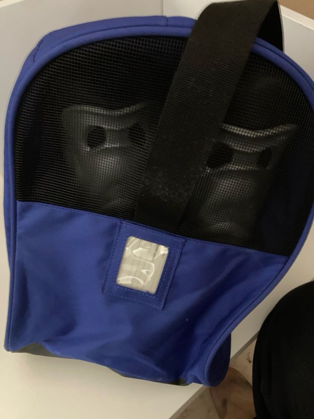 Patines en línea negros y grises