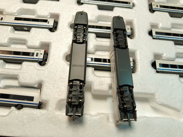 Ave serie 102 "pato" azul Renfe Startrain N (60300