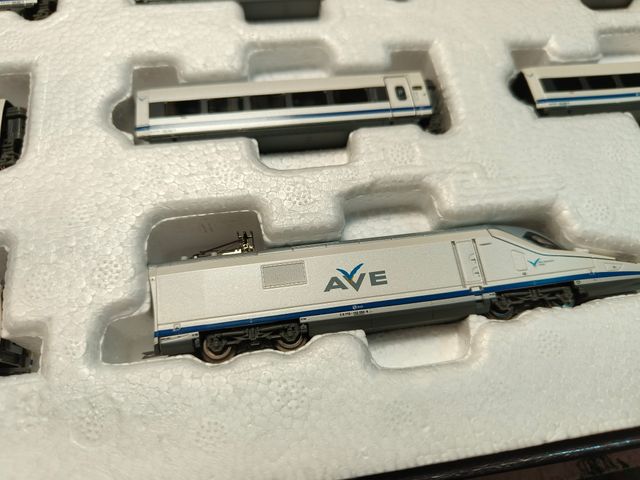 Ave serie 102 "pato" azul Renfe Startrain N (60300