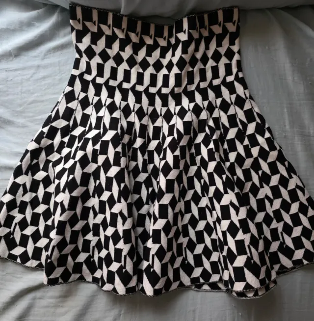 Falda invierno rombos blanco y negro
