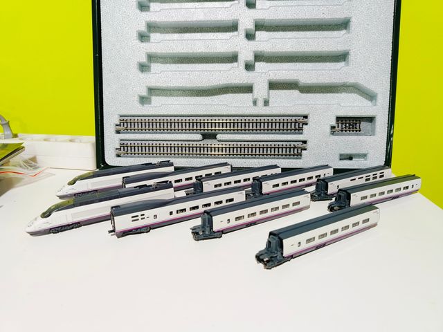 Ave Pantone serie 100 Renfe Kato escala N (10719-3