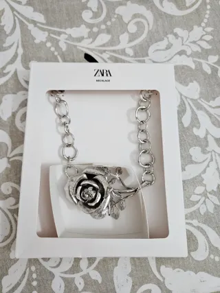 Collar Zara Flor Plateada