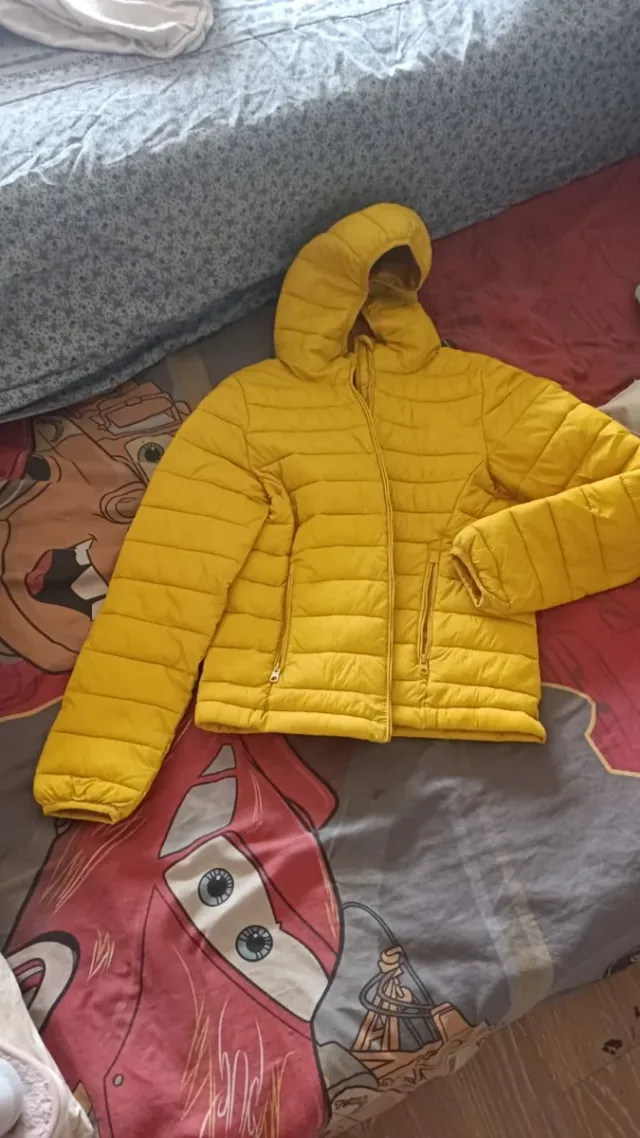 Abrigo acolchado mujer amarillo