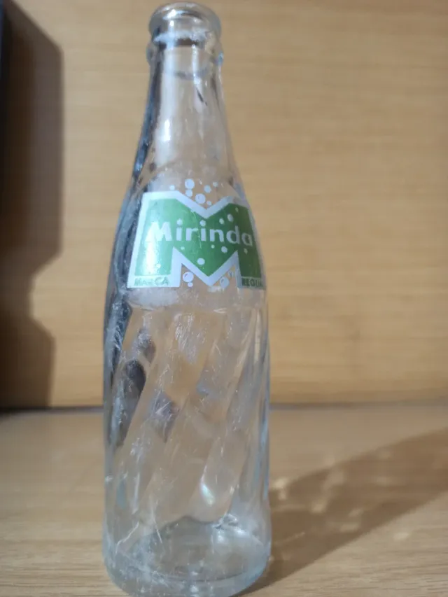 Botella de vidrio Mirinda