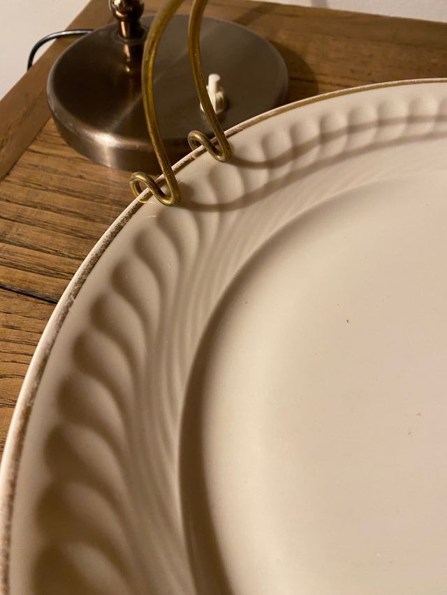 Piatto centrotavola ceramica con manico oro