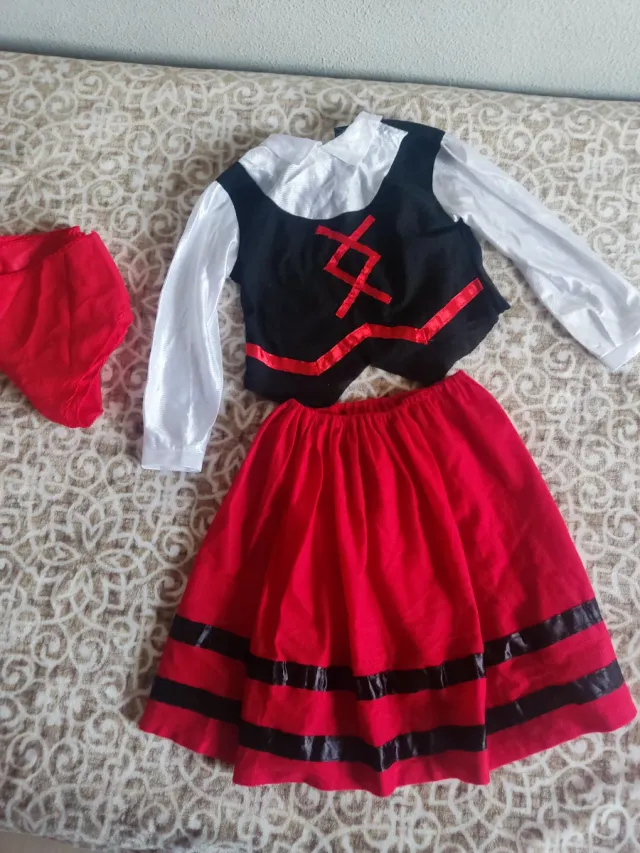 Disfraz pastorcilla rojo y negro