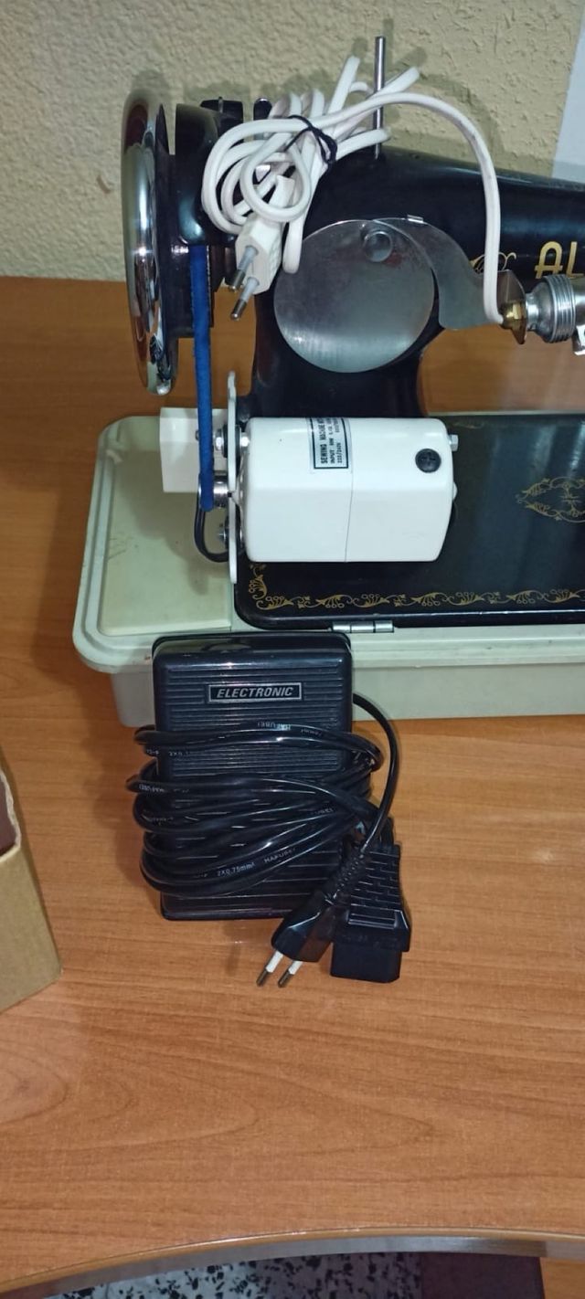 Máquina de coser Alfa Automática