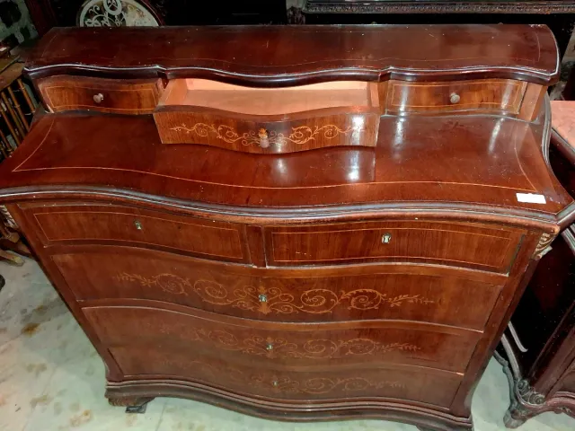 Mueble antiguo de madera