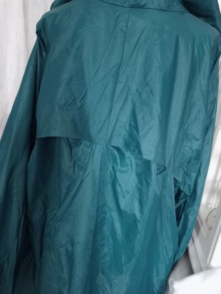 Chubasquero Brugi ultraligero azul verdoso