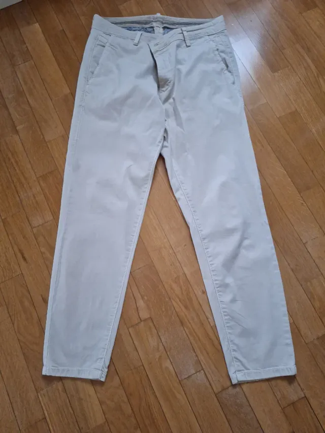 Pantalón hombre beige
