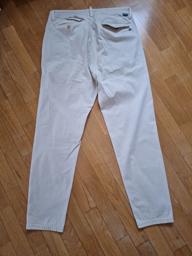 Pantalón hombre beige