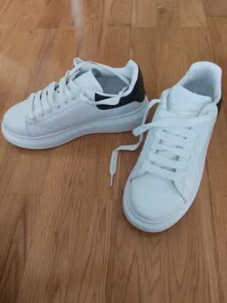 Scarpe bianche nere da uomo Alexander McQueen