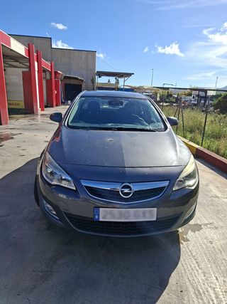 Opel Astra J 2010