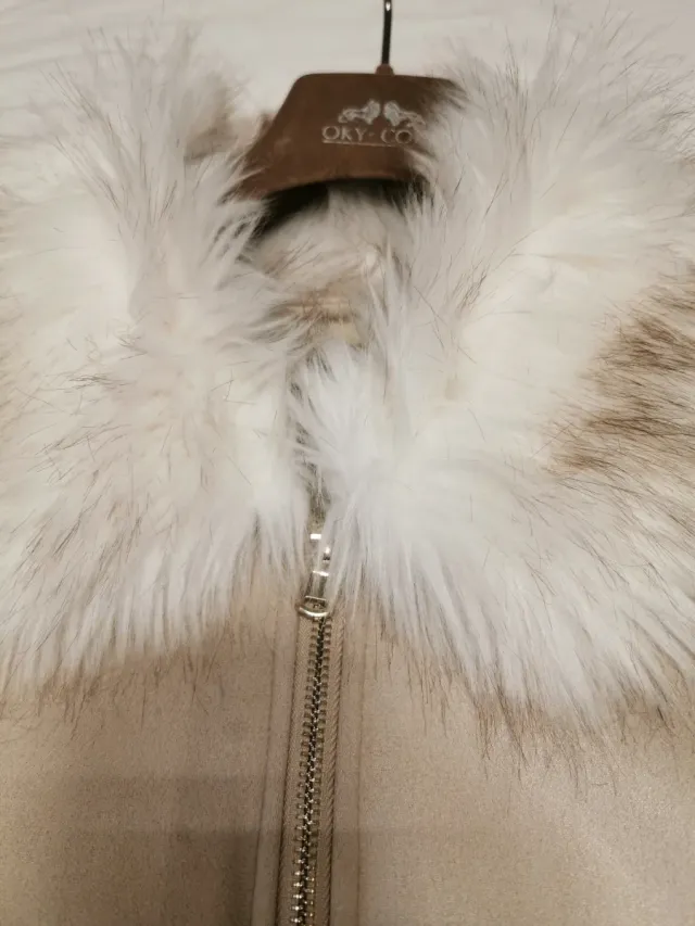 Chaquetón piel vuelta beige con cuello pelo