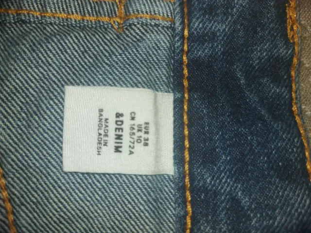 Falda vaquera desgastada