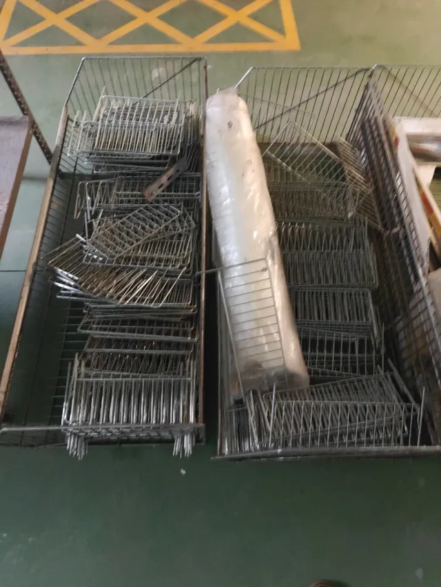 Separatori metallici per scaffalature