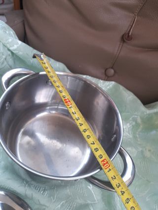 Pentola in metallo con coperchio