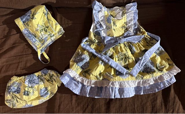 Vestido, braga y capota floral amarillo