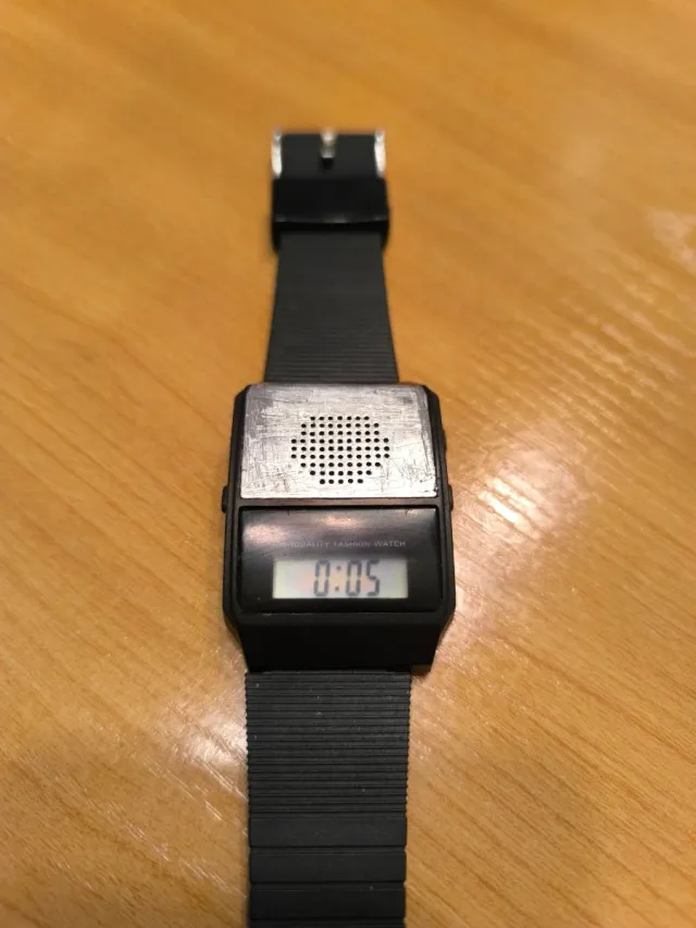 Reloj parlante digital