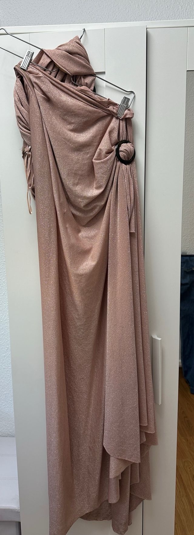 Vestido Che by Chelsey dorado y rosa