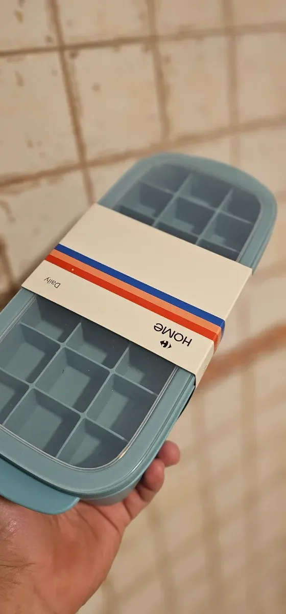 Cubiteras de hielo con depósito