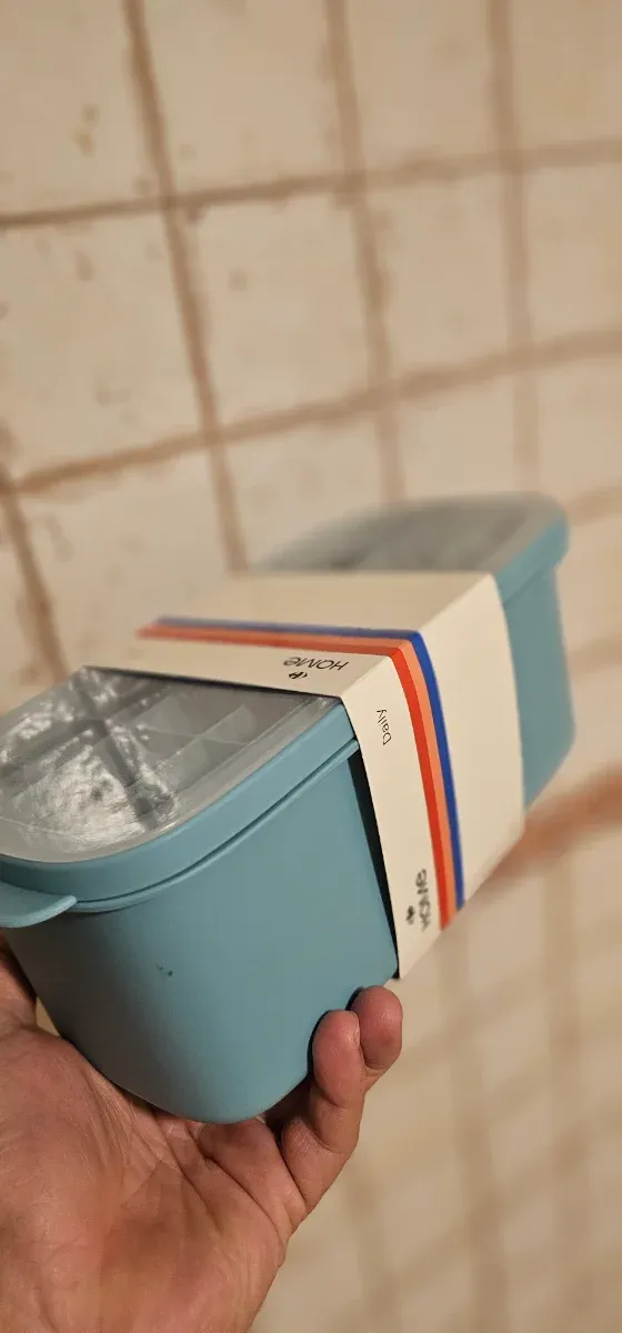 Cubiteras de hielo con depósito