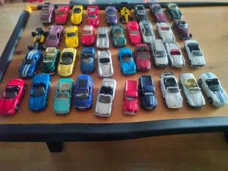 Un sacco di macchinine