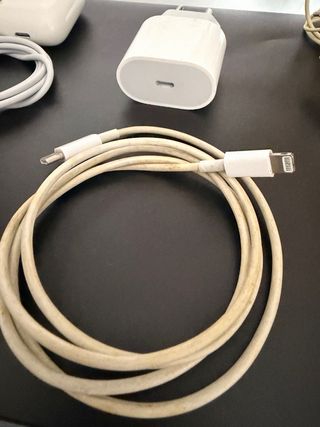 AirPods y cargadores Apple