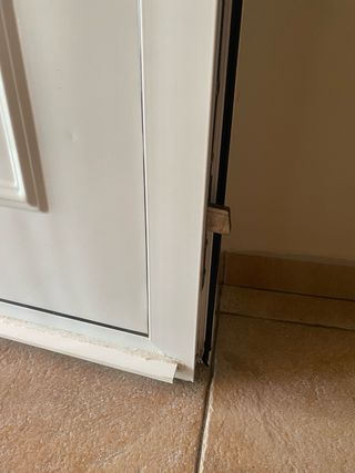 Puerta aluminio blanca con cristal