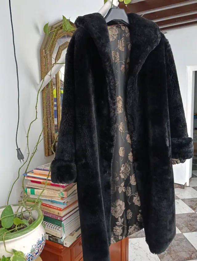 Abrigo de mutón negro de Ful Label Autority.