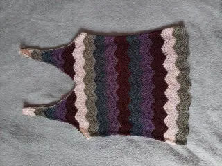 Top de punto con abalorios