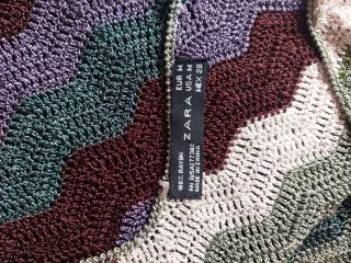 Top de punto con abalorios