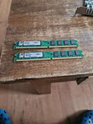 2x Kingston 2GB DDR3 RAM