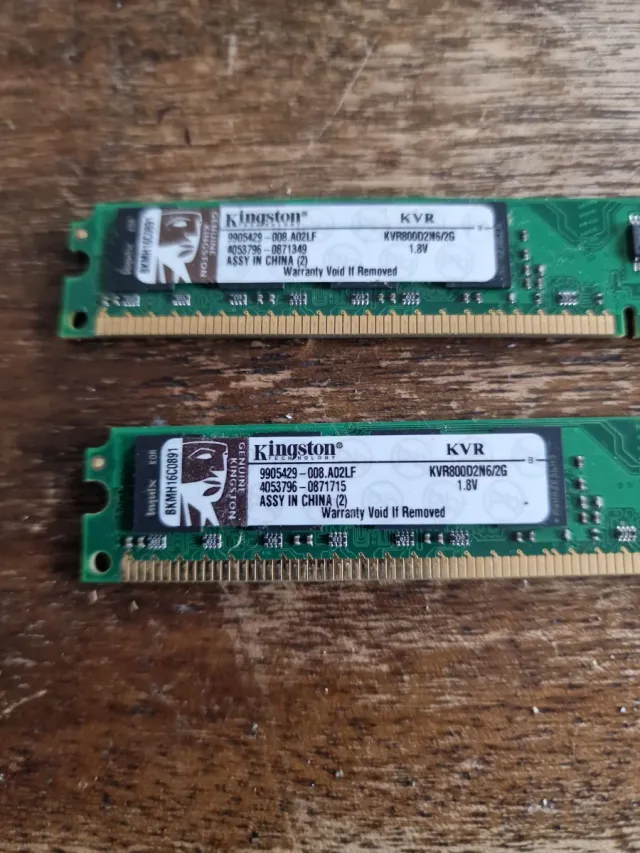 2x Kingston 2GB DDR3 RAM