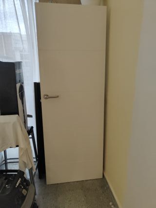 Puerta interior blanca