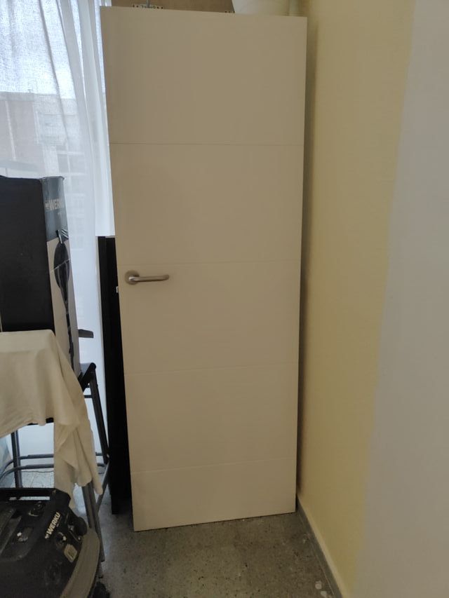 Puerta interior blanca