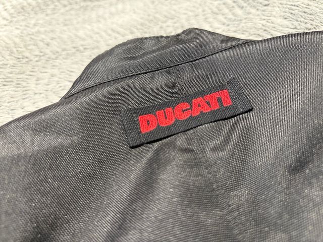 Cazadora Ducati Negra