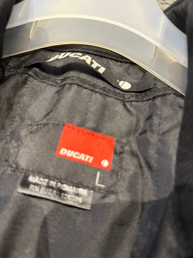 Cazadora Ducati Negra