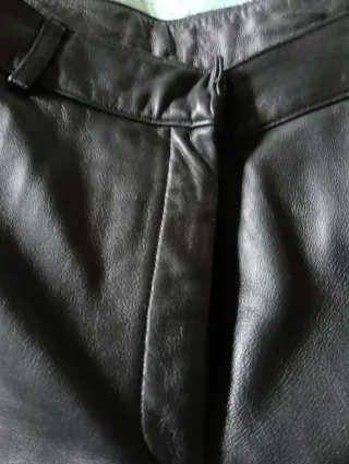 Pantalón de piel negro