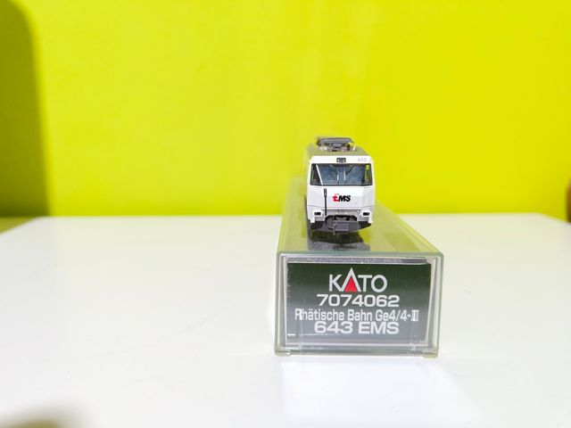 Locomotora Ge 4/4 III EMS 643 Rhb Kato N (7074062