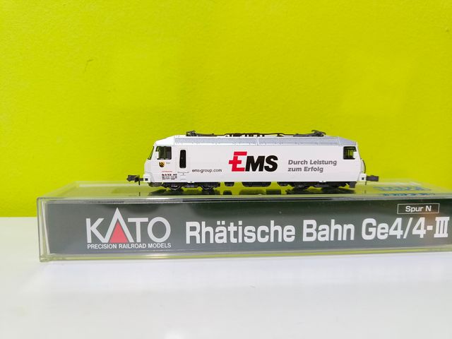 Locomotora Ge 4/4 III EMS 643 Rhb Kato N (7074062