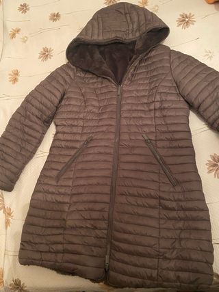 Abrigo reversible con capucha