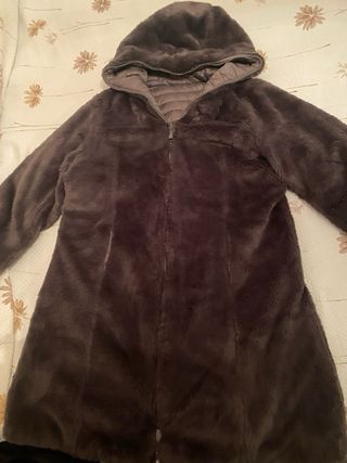 Abrigo reversible con capucha