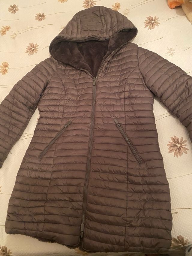 Abrigo reversible con capucha