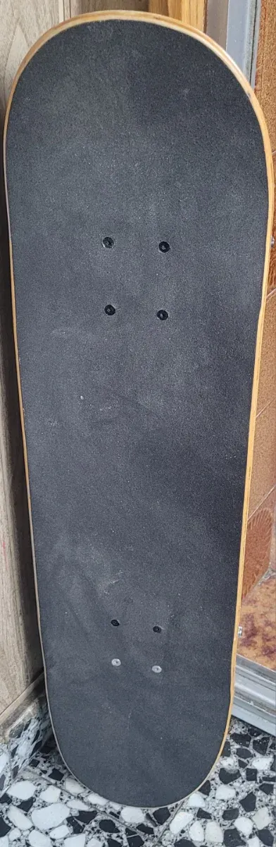 Tabla de Skateboard Negra con Diseño